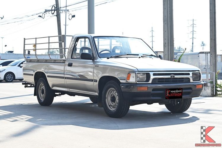 รถ Toyota Hilux Mighty-X 2.4 สี น้ำตาล