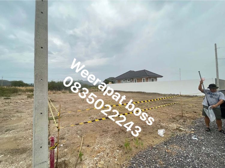 ที่ดินสามร้อยยอด อยู่ห่างจากทะเล 5 นาที อยู่ระหว่างตลาดโรงเล และทำและถ้ำพยา นคร ที่ดินอยู่ติดถนนใหญ่ เซเว่นส่งถึง มีเพื่อนบ้านอยู่ข้างที่ดิน รูปที่ 2