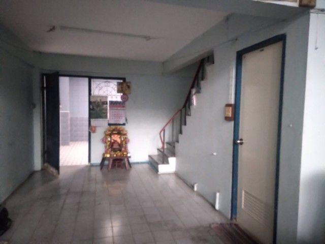 ใช่ ขายอาคารพาณิชย์ 5 ชั้น ติดถนนใหญ่ราคาถูก รูปที่ 2