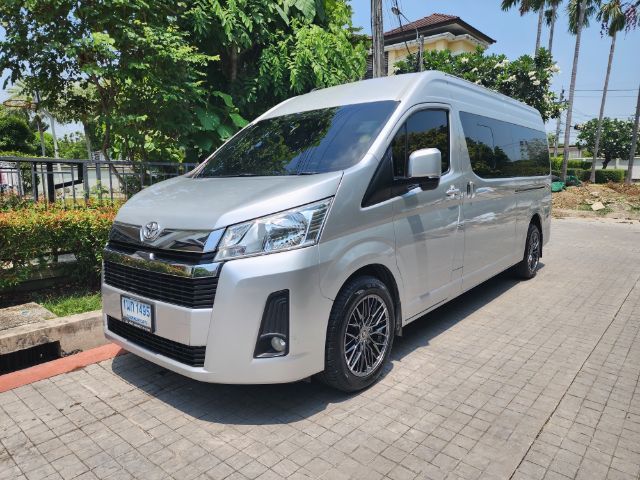 รถ Toyota Commuter 2.8 สี บรอนซ์เงิน