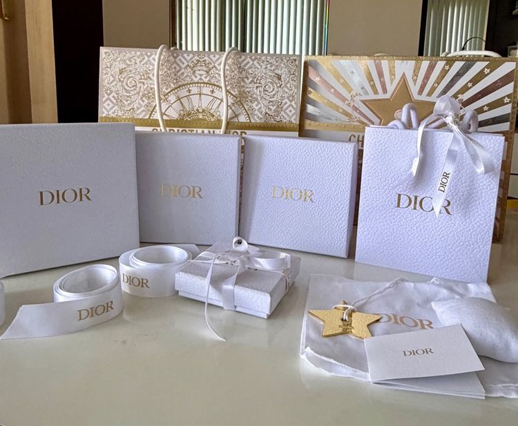 ถุงกระดาษ กล่อง ถุงผ้าDior แบรนด์ของแท้ จากเคาน์เตอร์ไทย มือสอง