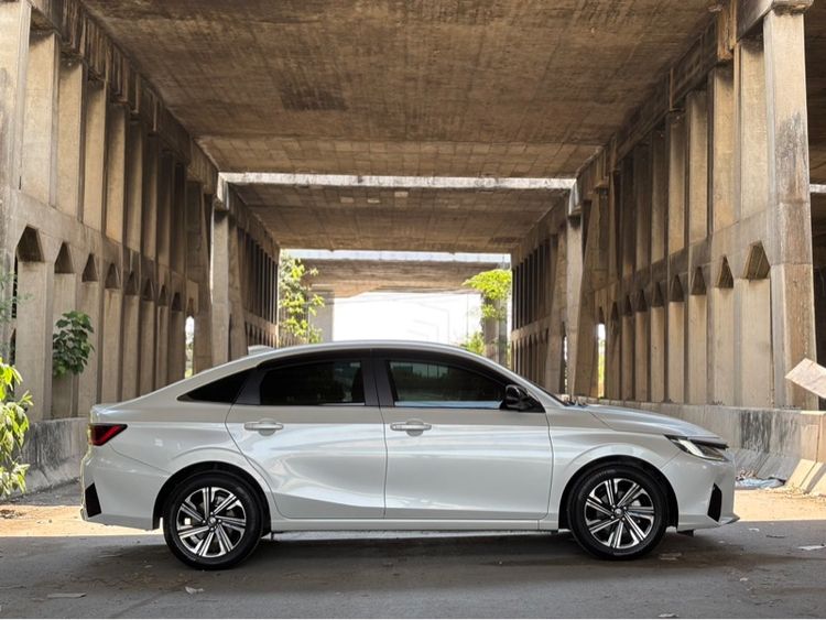 Toyota Yaris ATIV 2023 1.2 Premium Luxury Sedan เบนซิน ไม่ติดแก๊ส เกียร์อัตโนมัติ ขาว รูปที่ 4