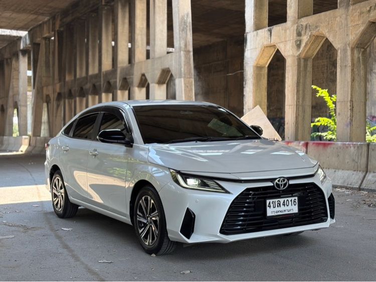 Toyota Yaris ATIV 2023 1.2 Premium Luxury Sedan เบนซิน ไม่ติดแก๊ส เกียร์อัตโนมัติ ขาว รูปที่ 2