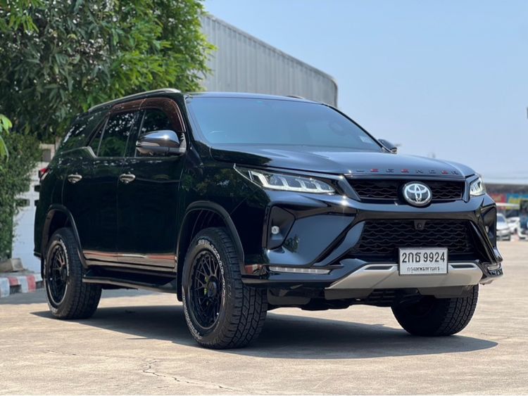 รถ Toyota Fortuner 2.4 Legender สี ดำ