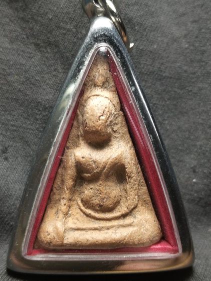 พระนางพญาเนื้อดินพิษณุโลกครับ รูปที่ 2