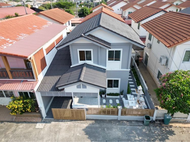 ขายบ้านรีโนเวทพร้อมมอยู่ 