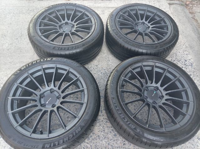 18" แม็ก RS 05 สีเทากัน 5 รู 114 พร้อมยางมิชลินปี 21