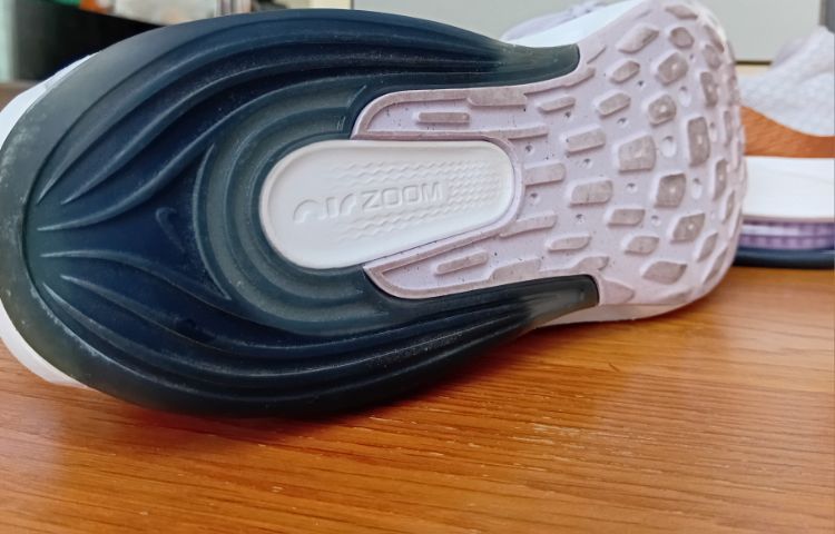 รองเท้าผ้าใบผู้หญิงไนกี้ Nike รุ่น AirZoom (มือสอง) รูปที่ 4