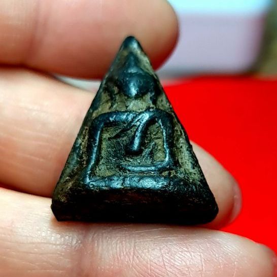 พระนางพญา เข่าตรง พิมพ์เล็ก รูปที่ 6