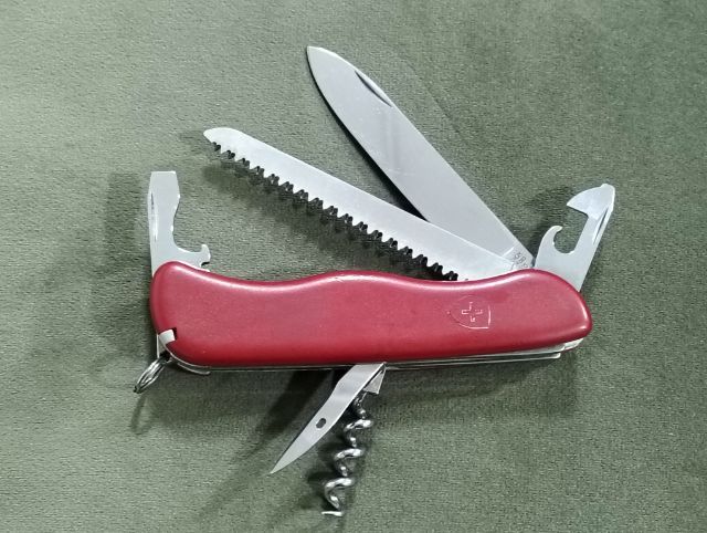 Victorinox Forester 111 mm. แท้มือสองประกับแน่นกระชังเครื่องมือสวยครบคมเดิม แหนบ-ไม้จิ้มฟันครบ ราคา 990.-รวมส่งเก็บเงินปลายทางไม่บวกเพิ่ม