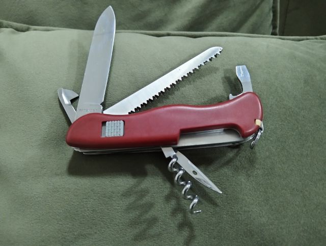 Victorinox Forester 111 mm. แท้มือสองประกับแน่นกระชังเครื่องมือสวยครบคมเดิม แหนบ-ไม้จิ้มฟันครบ ราคา 990.-รวมส่งเก็บเงินปลายทางไม่บวกเพิ่ม รูปที่ 4