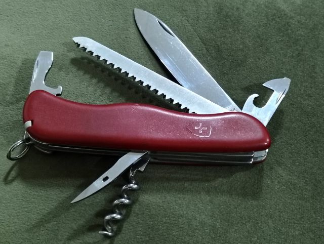 Victorinox Forester 111 mm. แท้มือสองประกับแน่นกระชังเครื่องมือสวยครบคมเดิม แหนบ-ไม้จิ้มฟันครบ ราคา 990.-รวมส่งเก็บเงินปลายทางไม่บวกเพิ่ม รูปที่ 3