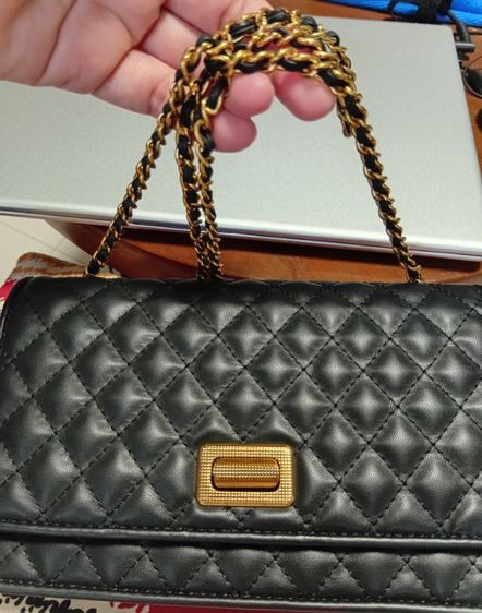 กระเป๋า cross body สายสะพาย 
Charles Keith สีดำ รูปที่ 2