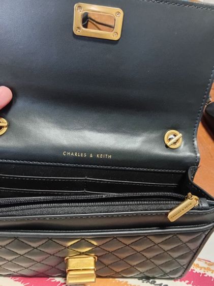 กระเป๋า cross body สายสะพาย 
Charles Keith สีดำ รูปที่ 8