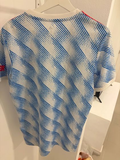 เสื้อแมนยู ชุดเยือนฤดูกาล 2020-2021 รูปที่ 2