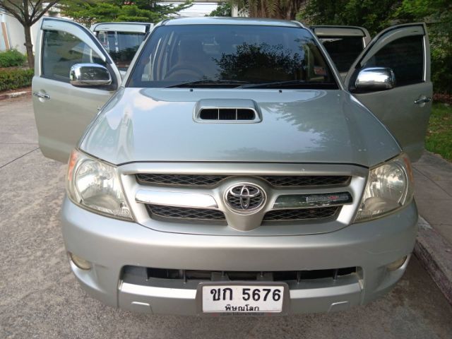รถ Toyota Hilux Vigo 2.5 E สี เทา