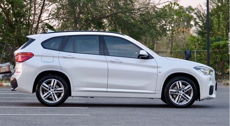 BMW X1 2019 2.0 sDrive20d M Sport Sedan ดีเซล ไม่ติดแก๊ส เกียร์อัตโนมัติ ขาว รูปที่ 4