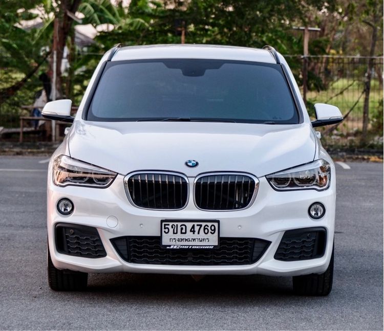 BMW X1 2019 2.0 sDrive20d M Sport Sedan ดีเซล ไม่ติดแก๊ส เกียร์อัตโนมัติ ขาว รูปที่ 2