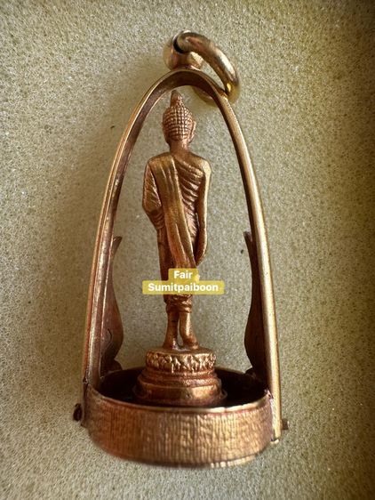 พระลีลา25ศตวรรษ รุ่นแรก สก เนื้อทองคำ ปี31 พระศรีศากยะทศพลญาณ ประธานพุทธมณฑลสุทรรศน์ น.ทองคำ รูปหล่อลอยองค์  พิธีใหญ่ สร้างน้อยมากๆๆพร้อมกรอ รูปที่ 2