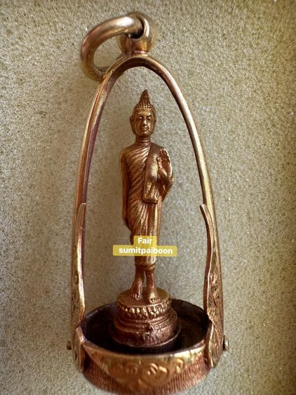 พระลีลา25ศตวรรษ รุ่นแรก สก เนื้อทองคำ ปี31 พระศรีศากยะทศพลญาณ ประธานพุทธมณฑลสุทรรศน์ น.ทองคำ รูปหล่อลอยองค์  พิธีใหญ่ สร้างน้อยมากๆๆพร้อมกรอ