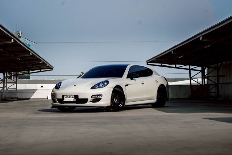 รถ Porsche Cayenne 3.0 E-Hybrid 4WD สี เทา