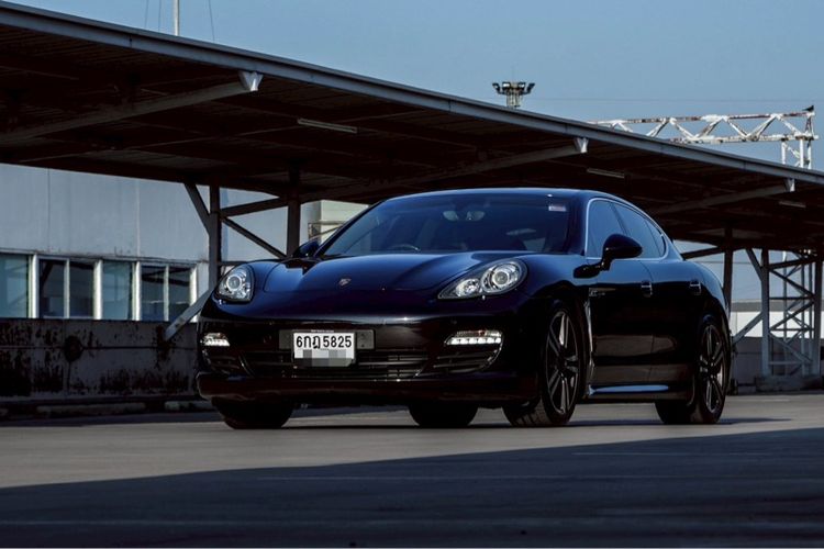 รถ Porsche Panamera 3.0 S E-Hybrid สี ดำ