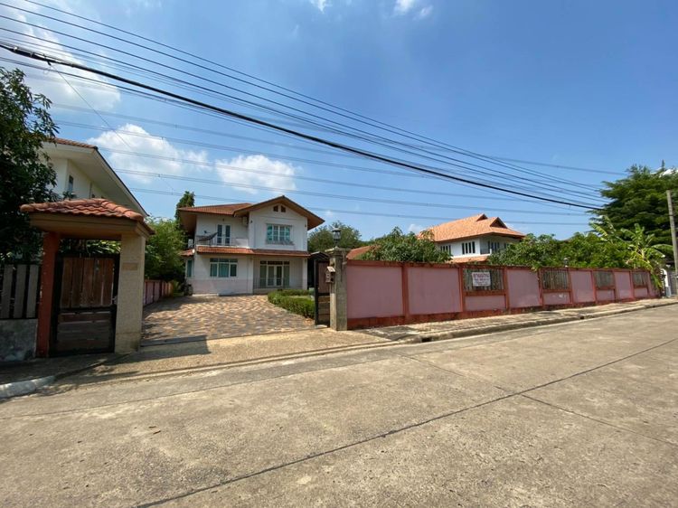 Supalai มีบางส่วน สร้างเสร็จก่อน 2010  บ้านเดี่ยวพร้อมอยู่ หมูบ้านศุภาลัยเลค2 ห่างจากสนามบินสุวรรณภูมิไม่ไกล