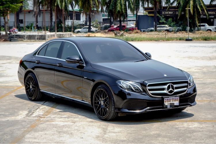 Mercedes-Benz E-Class 2018 E350 Sedan ปลั๊กอินไฮบริด (PHEV) ไม่ติดแก๊ส เกียร์อัตโนมัติ ดำ รูปที่ 2