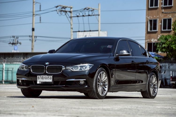 รถ BMW Series 3 330e สี ดำ