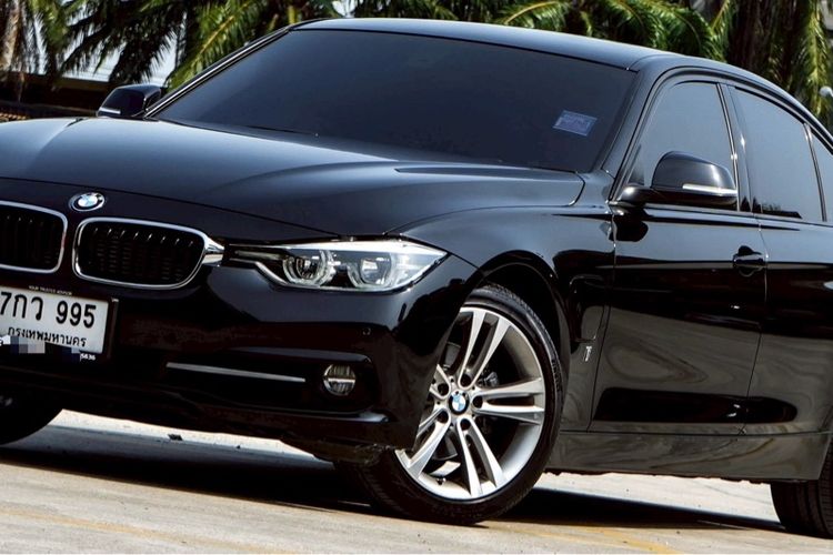 BMW Series 3 2018 330e Sedan เบนซิน ไม่ติดแก๊ส เกียร์อัตโนมัติ ดำ รูปที่ 2