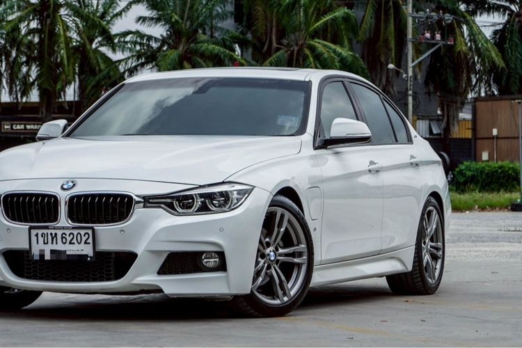 BMW Series 3 2018 330e Sedan ปลั๊กอินไฮบริด (PHEV) ไม่ติดแก๊ส เกียร์อัตโนมัติ ขาว รูปที่ 2