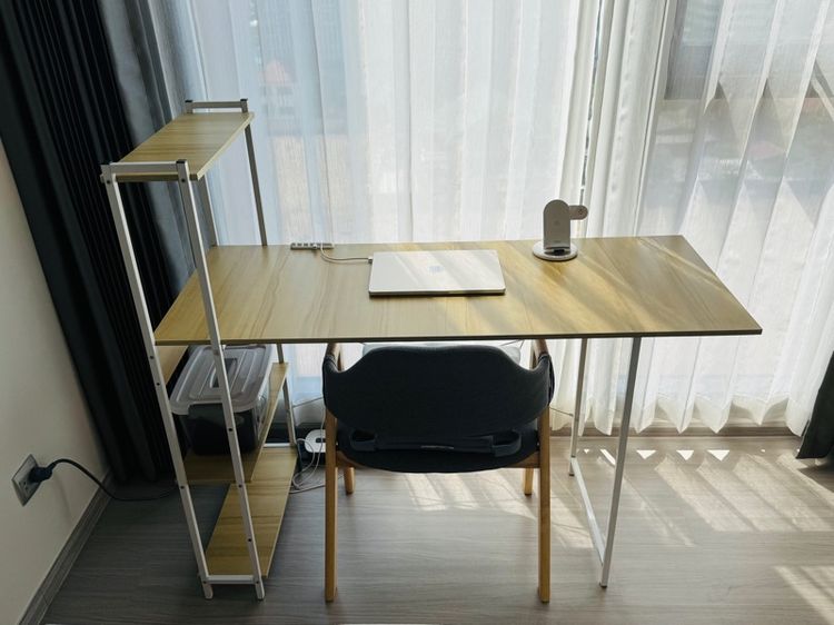 Desk (with shelves)