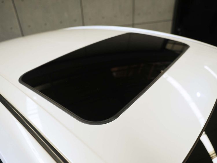 Toyota Camry 2022 2.5 HEV Premium Luxury Sedan ไฮบริด ไม่ติดแก๊ส เกียร์อัตโนมัติ ขาว รูปที่ 3