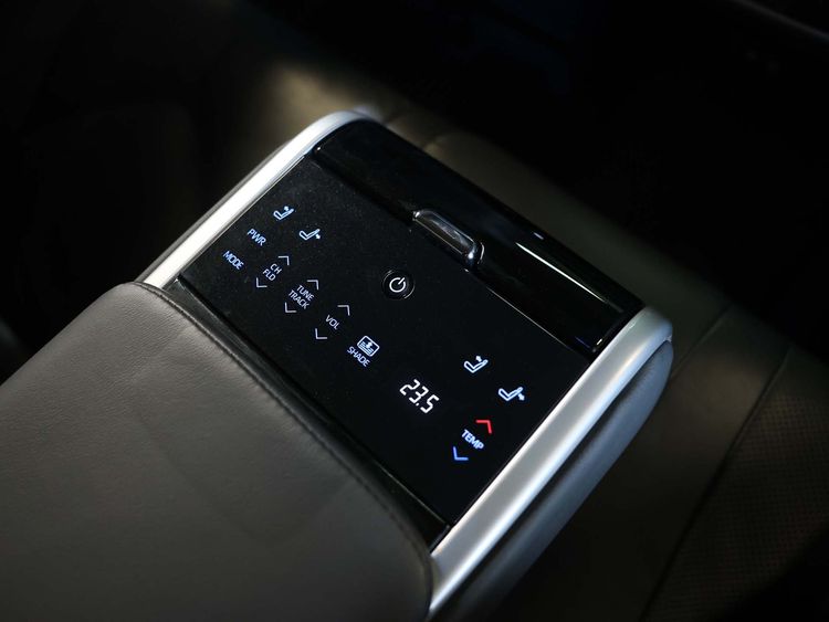 Toyota Camry 2022 2.5 HEV Premium Luxury Sedan ไฮบริด ไม่ติดแก๊ส เกียร์อัตโนมัติ ขาว รูปที่ 4