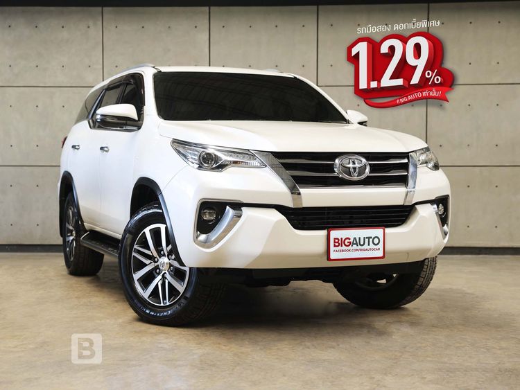 รถ Toyota Fortuner 2.4 V สี ขาว
