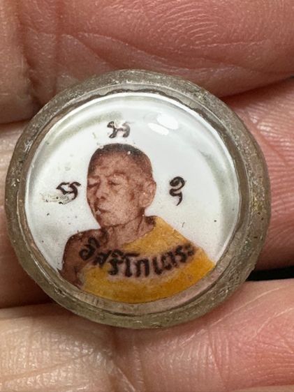 องค์ละ1550🙏 ล็อกเก็ตหลวงปู่ทิม หลังสีผึ้งมีกระกรุดเงินเก่า🙏พระปิดตาเมืองชลหลังยันต์ รูปที่ 2