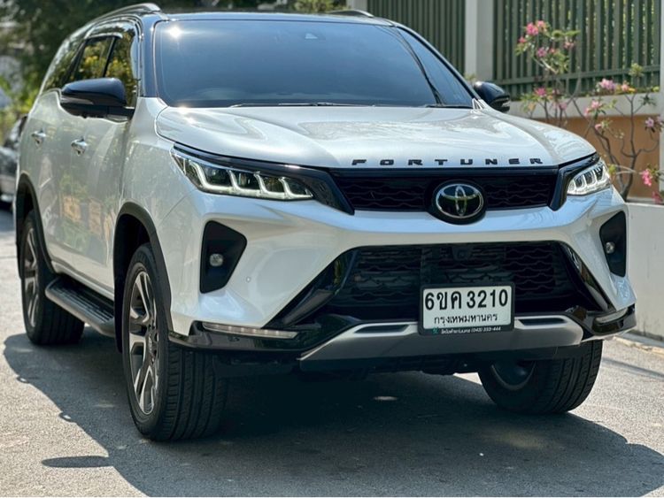 Toyota Fortuner 2023 2.4 V Utility-car ดีเซล ไม่ติดแก๊ส เกียร์อัตโนมัติ ขาว รูปที่ 2