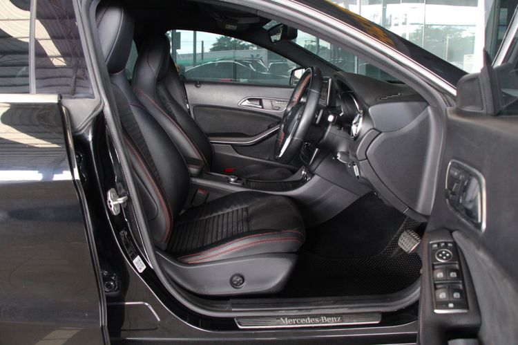 Mercedes-Benz CLA-Class 2014 CLA250 AMG Sedan เบนซิน ไม่ติดแก๊ส เกียร์อัตโนมัติ ดำ รูปที่ 3
