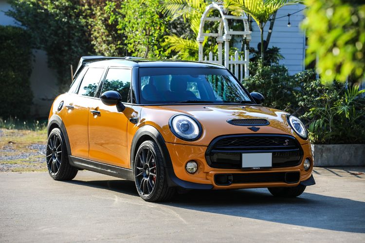 Mini CooperS F55 (5 Doors) 2015 Volcanic Orange สภาพเป๊ะปัง Service ครบ แต่งไปหลายแสน