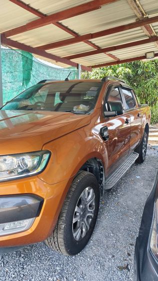 รถ Ford Ranger 2.2 Wildtrak สี ส้ม
