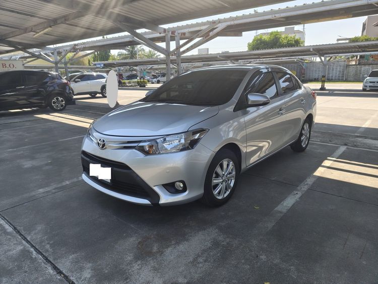 รถ Toyota Vios 1.5 E สี บรอนซ์เงิน