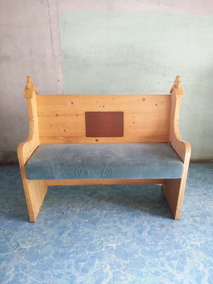 น้ำตาล 2 ที่นั่ง ขายโซฟาไม้เเอชตัวละ1,000บาท(มี10ตัว) ขนาดกว้าง110ลึก45สูง100cm