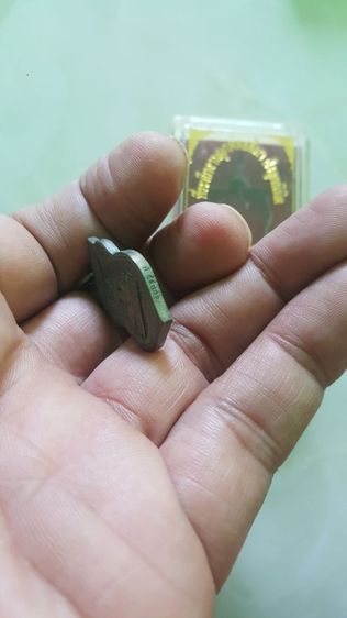 เหรียญหลวงพ่อโสธร เนื้อเงิน ปี2549 สภาพเดิมพร้อมกล่อง โค๊ตขอบเหรียญชัดเจนครับ ไม่ผ่านการใช้ รับประกันเนื้อเงินแท้ รูปที่ 6