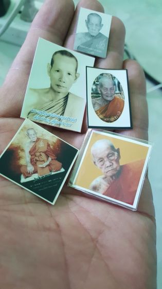 เหมายกชุดตามรูปที่นำเสนอ มีรูปถ่ายตอกโค๊ต5ใบ,รูปในกรอบเคลือบ1ชิ้น,และ2เหรียญตามรูปที่ลง เหมายกทั้งหมด ไม่แยกครับ