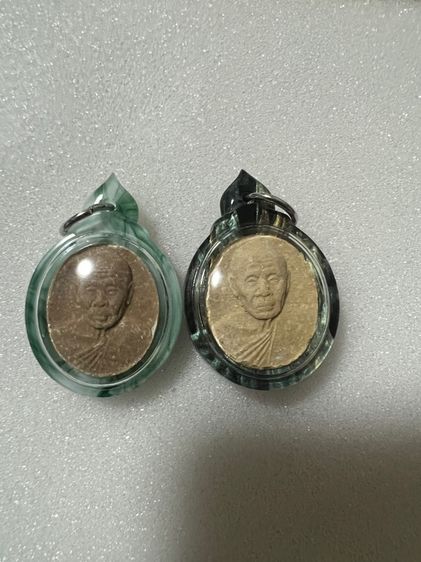  พระผงเม็ดกระดุม หลวงปู่แผ้วปวโร วัดกำแพงแสน ปี45