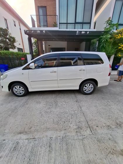 Toyota Innova 2013 2.0 G เบนซิน LPG เกียร์อัตโนมัติ ขาว รูปที่ 2