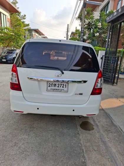 รถ Toyota Innova 2.0 G สี ขาว