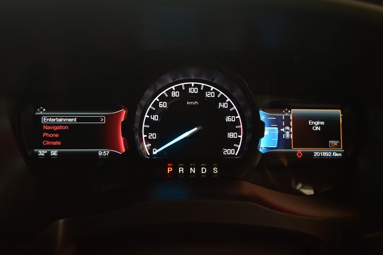 Ford Everest 2018 2.2 Titanium Plus Utility-car ดีเซล ไม่ติดแก๊ส เกียร์อัตโนมัติ ขาว รูปที่ 4