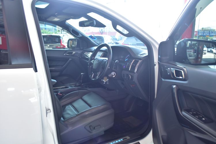 Ford Everest 2018 2.2 Titanium Plus Utility-car ดีเซล ไม่ติดแก๊ส เกียร์อัตโนมัติ ขาว รูปที่ 3