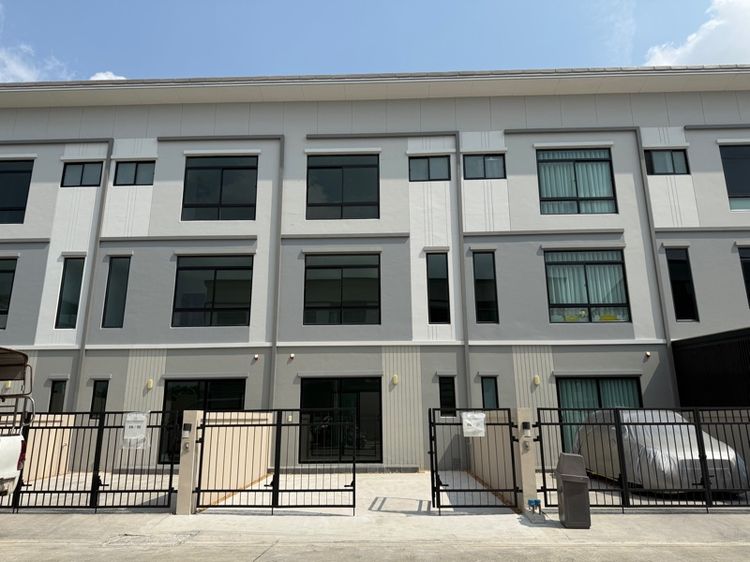 ทาวน์โฮมให้เช่า  3   ชั้น